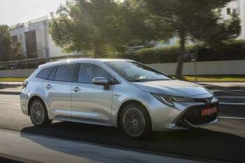 Toyota Corolla Touring Sports 2.0 Hybrid Business Intro