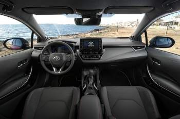 Toyota Corolla 2.0 Hybrid Business Intro