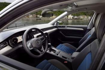 Volkswagen Passat 1.6 TDI 120hp Elegance Business R