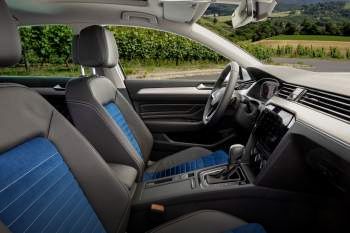 Volkswagen Passat 2.0 TSI 272hp 4Motion Elegance Business R