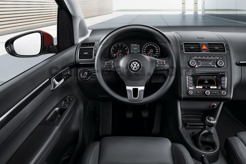 Volkswagen Touran Van images of 6)