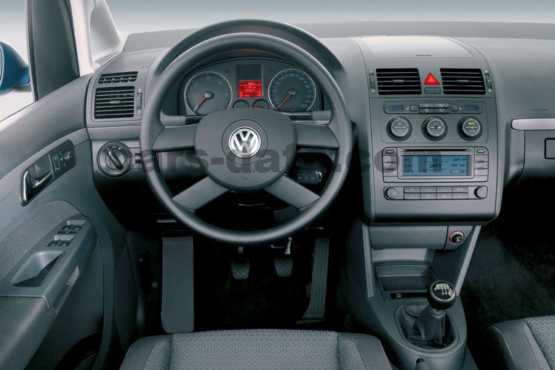 Volkswagen Touran images (2 of